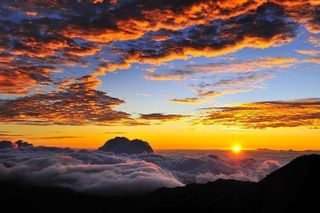 Maui: Haleakala Sunrise Spectacular with Local Breakfast