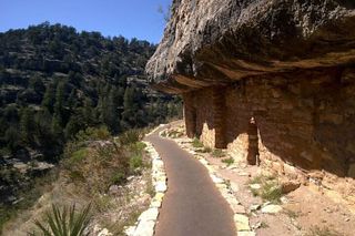 Northern Arizona Meteor Crater and Walnut Canyon from Phoenix - Private Tour