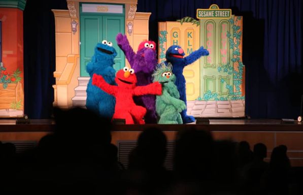 Elmo and Friends Say Hello