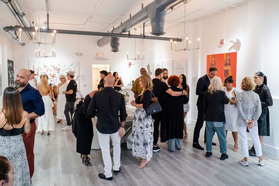 Wine Down Sundays at Dolly and Oz Presents 