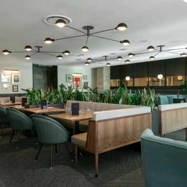 Earls Kitchen + Bar - Square One