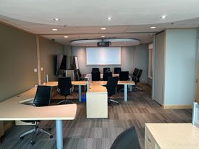 Yonge/Bloor Suite at Intelligent Office (Hudsons Bay Centre)
