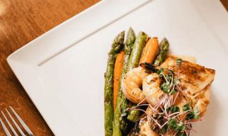 Zees Wine Bar & Grill