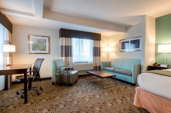 Holiday Inn Express & Suites Carlsbad Beach