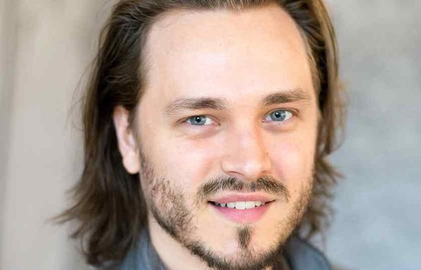 Clare Bowen and Jonathan Jackson