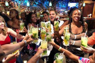 Miami: Sip & Salsa Night with Lessons, Mojitos, Appetizers & Club