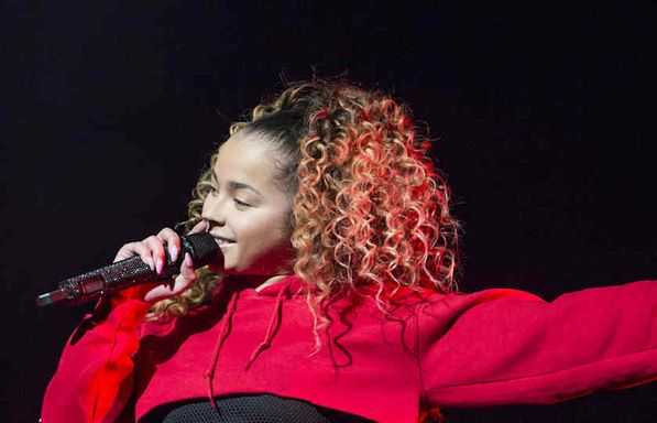 Ella Eyre