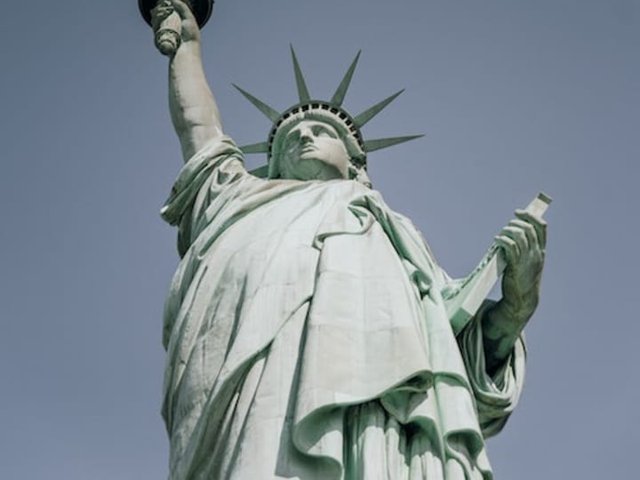 New York: VIP First Ferry Access Statue of Liberty & Ellis Island Tour