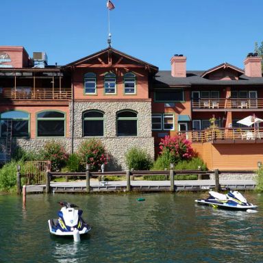 Ducey's on the Lake at The Pines Resort