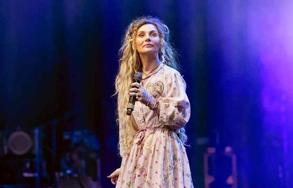 Clare Bowen and Jonathan Jackson