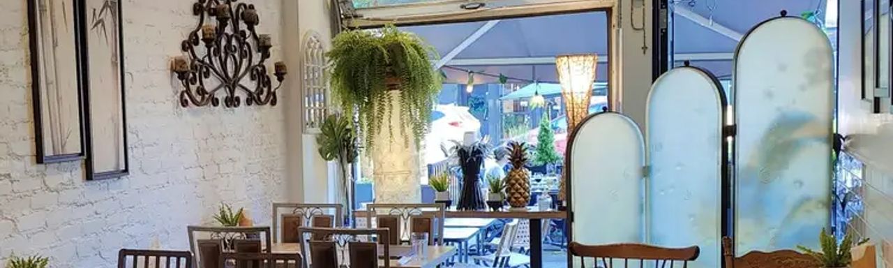 Casa Manila - Danforth