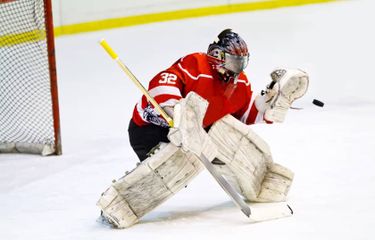 Baie Comeau Drakkar at Chicoutimi Sagueneens