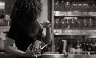 V Wine Salon