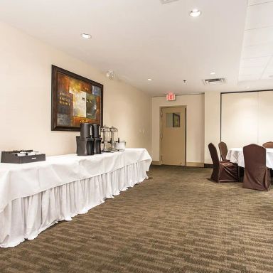 Charcoal and Woodz - Holiday Inn Cloverdale Surrey