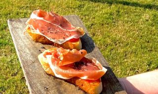 Dos Olivos Market- Buda