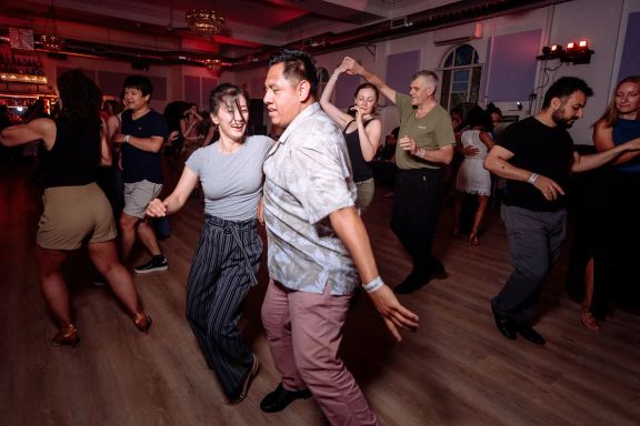 Sunday Social Salsa vs Bachata