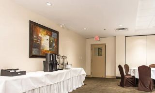 Charcoal and Woodz - Holiday Inn Cloverdale Surrey