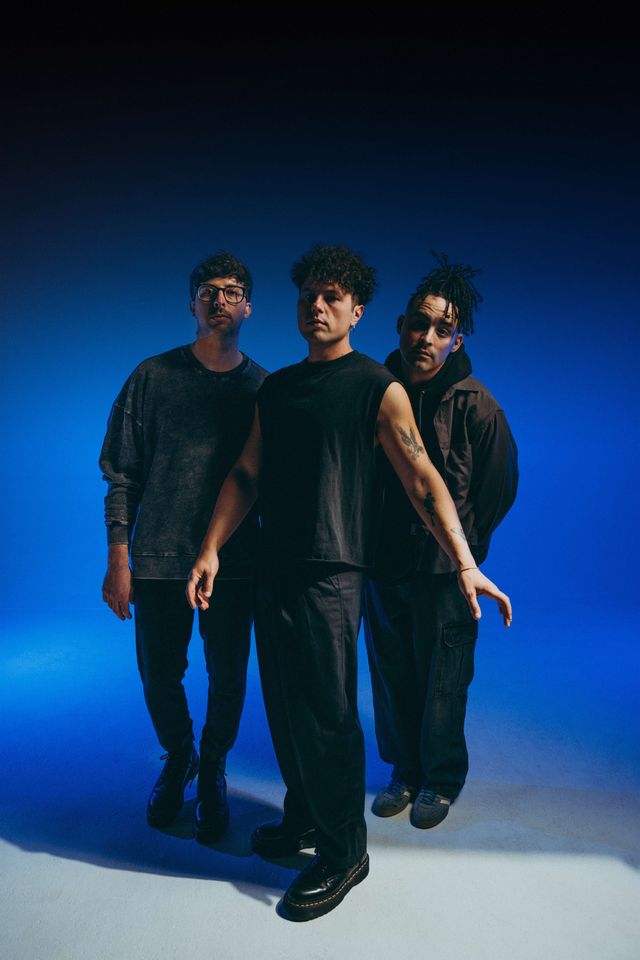 NIGHTLY LIVE ON TOUR