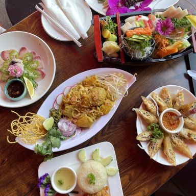 SRITHAI: Thai kitchen & Sushi Bar (Emory Point)