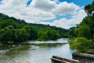 4 HR Slingshot Burger and River Float Self-Guided Tour