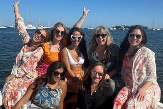 1 hour Miami Private Boat Ride with prime pick up location