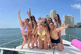 Miami Beach Luxury Yacht Adventure: Explore Stunning Coastline