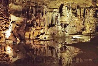 Cave Without a Name Admission Ticket with Guided Cavern Tour