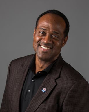 Book Signing with Former NFL Player Reggie Jones at Hotel Effie Sandestin