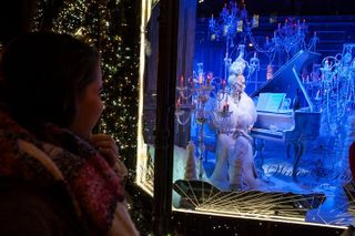 New York City Christmas Holiday Lights and Markets Walking Tour