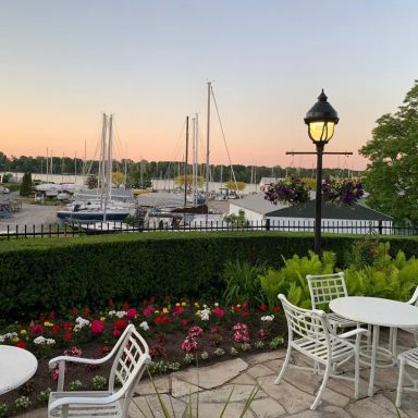Tiara Restaurant - Queen's Landing Hotel