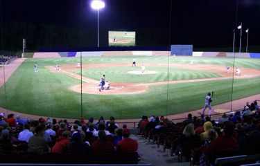 Lansing Lugnuts at Wisconsin Timber Rattlers
