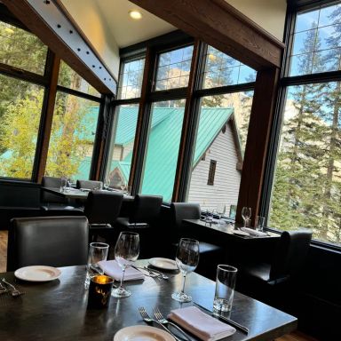 Mount Burgess Dining Room - Emerald Lake Lodge