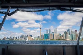 1-Hour Toronto Harbour Tour with Live Narration