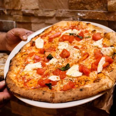 900 Degrees Pizzeria Bistro