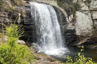 Blue Ridge Parkway and Waterfall Hiking Tour from Asheville