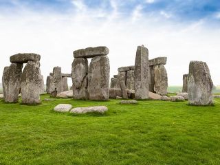 Stonehenge, Windsor Castle and Bath with Pub Lunch in Lacock 