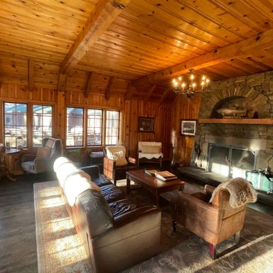 Lake Creek Lodge