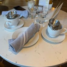 Babes Tea Room - Golden
