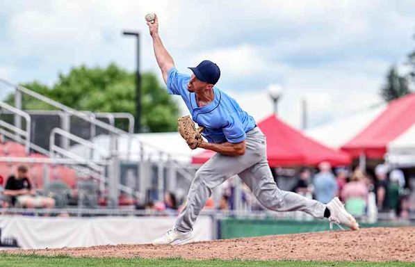 Sioux City Explorers at Lake Country DockHounds