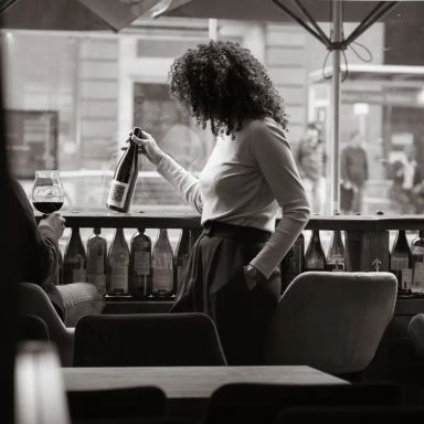 V Wine Salon