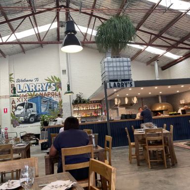 Larrys's Pizzeria and Cocktail Bar