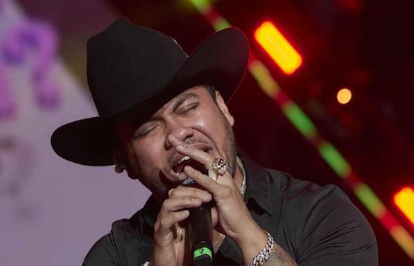 EL JERRY GERARDO CORONEL GRATIS EN CLUB MAYA