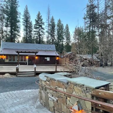 Lake Creek Lodge