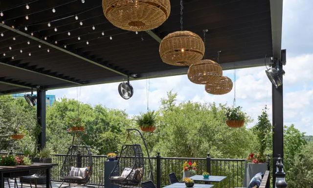 Knotty Deck, Kitchen & Bar - Renaissance Austin Hotel