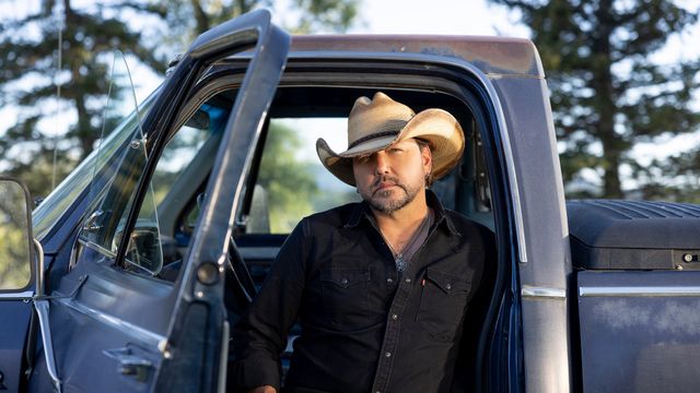 Jason Aldean with Special Guest Ian Munsick