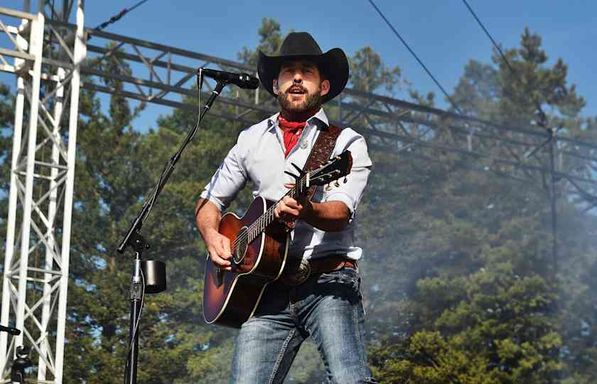 Aaron Watson ft: Dax Davis