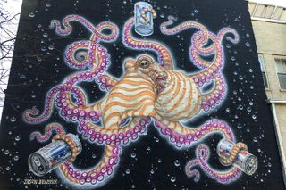 Offbeat Street Art Tour of Chicago: Urban Graffiti, Art, and Murals