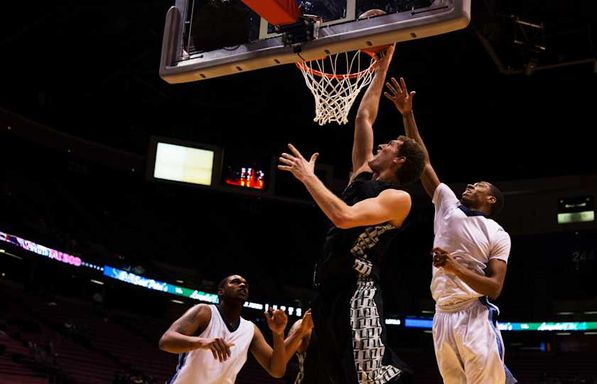 Bucknell Bison at Loyola Maryland Greyhounds Basketball