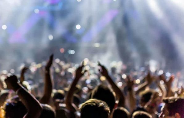 Sábado y Gratis antes de las 10:00pm