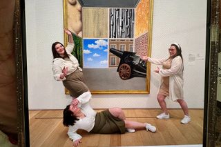 The Art Institute in Chicago Highlights Tour & Photoshoot